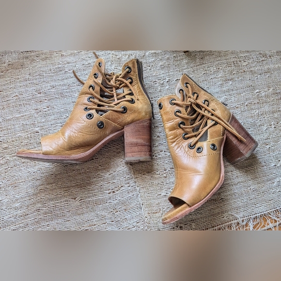 Baske California • Fury Open Toe Booties - Picture 1 of 6